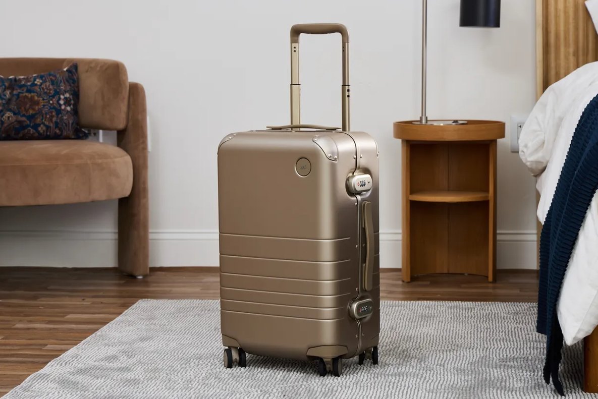 close-up of Samsonite Omni PC spinner wheel against tile flooring